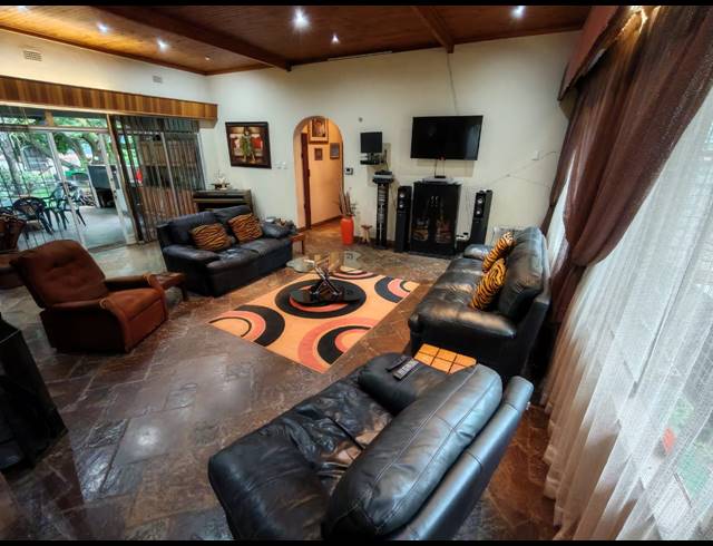 4 BEDROOM FREEHOLD FOR SALE IN BOSCHFONTEIN AH